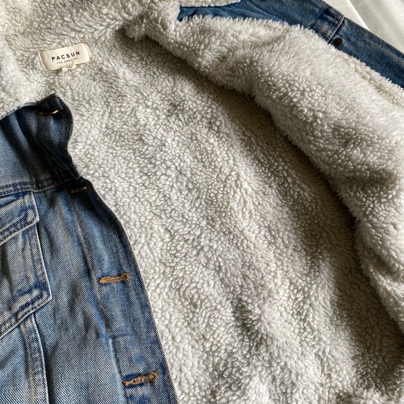 🍁2/$50 BUNDLE DEAL Lined Denim Jacket - Picture 4 of 5